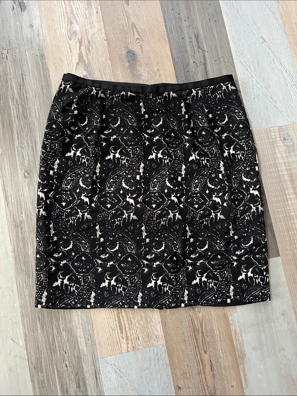 Talbots Black and Cream Patterned Pencil Skirt Sz 12P Office Business Chic